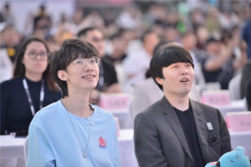 WUCG三亞電競節(jié)狂歡盛會，西伯利亞帶你體驗(yàn)職業(yè)選手耳機(jī)！