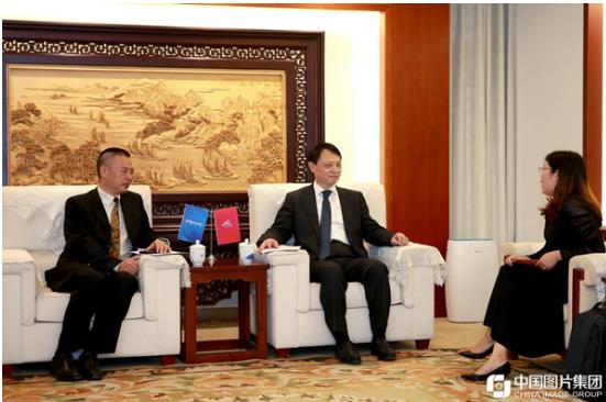 華晨董事長(zhǎng)閻秉哲發(fā)表演講，將在改革創(chuàng)新、開放合作等方面尋求突破