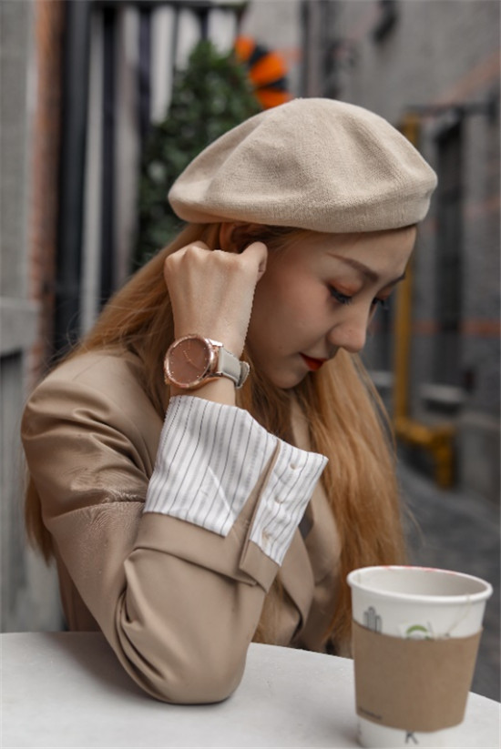 百搭時尚的GarminMove智能手表，讓你的著裝不無聊