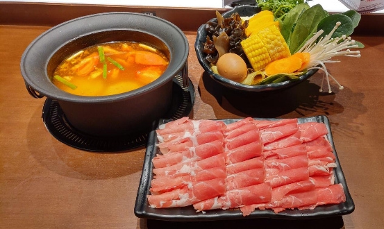 用餐飲機(jī)器人喚醒品牌活力，呷哺呷哺上市5年如何保持“常青”