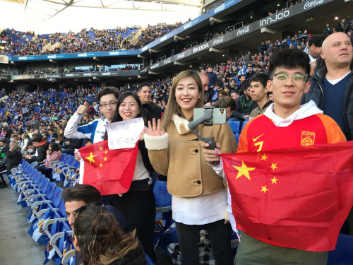訊飛翻譯機帶你見武磊，西語翻譯玩轉(zhuǎn)巴塞羅那