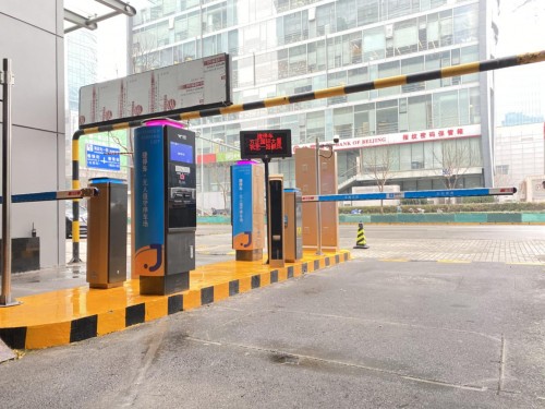 捷停車·云托管落地方正國(guó)際大廈！創(chuàng)新車場(chǎng)管理服務(wù)帶來(lái)全新智慧體驗(yàn)