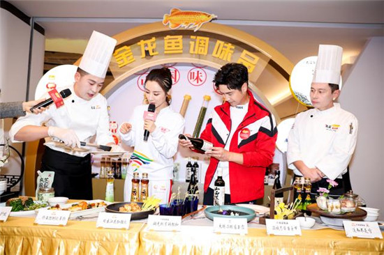 薇婭田亮首度合體，攜手金龍魚以健康點(diǎn)亮新年