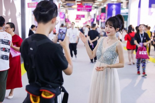 錢皓：如何跟上結(jié)婚“增量市場”新風口？婚禮紀趨勢洞察大揭秘