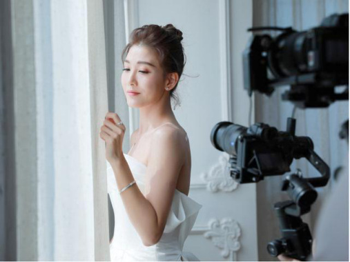 國(guó)民女神《回家的誘惑》主演李彩樺為國(guó)際大品牌冰尊凈水器祝福！