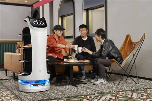 重返餐飲賽道，送餐機(jī)器人或?qū)⒅π袠I(yè)應(yīng)對(duì)報(bào)