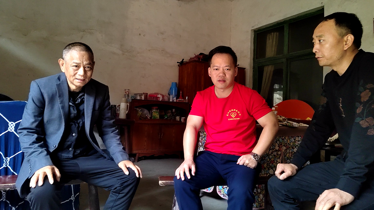 貝諾特“愛(ài)心傳遞 你我同行”公益活動(dòng)，為李大爺免費(fèi)捐贈(zèng)MAX 2