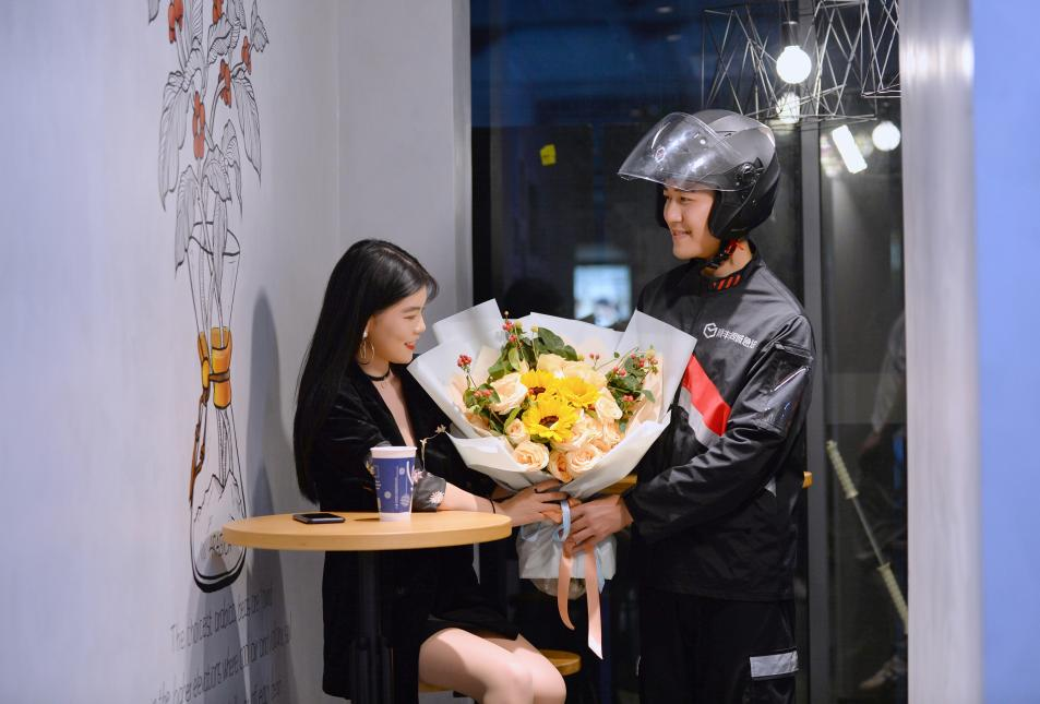 順豐同城圣誕鮮花配送單量同比增長1.2倍，助力“圣誕經(jīng)濟”再升溫