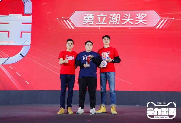 火了！90后小伙如何巧借新能源，打造首月?tīng)I(yíng)收30萬(wàn)的網(wǎng)紅店？