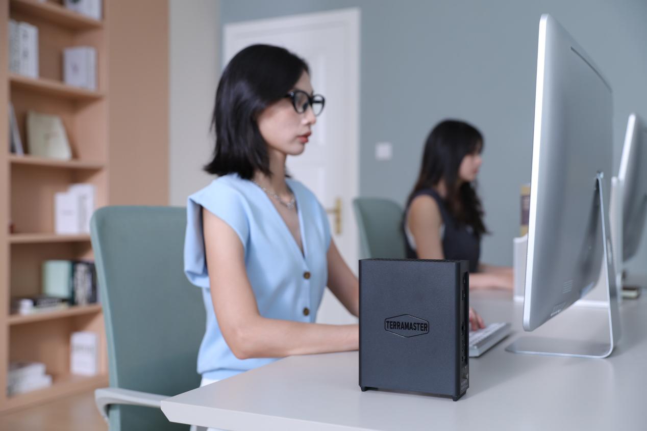鐵威馬F8 SSD Plus：出差神器，NAS新品全面升級