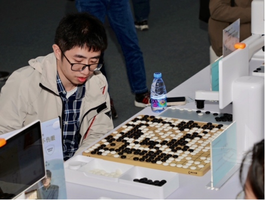 “棋”開得勝！樂在“棋”中！阿爾法蛋圍棋機器人扮靚1024開發(fā)者節(jié)