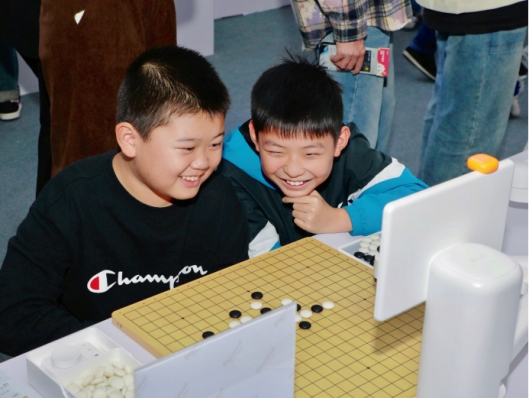 “棋”開得勝！樂在“棋”中！阿爾法蛋圍棋機器人扮靚1024開發(fā)者節(jié)