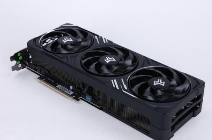 支持DLSS4，影馳 RTX 5080 金屬大師OC評測