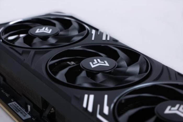 支持DLSS4，影馳 RTX 5080 金屬大師OC評測