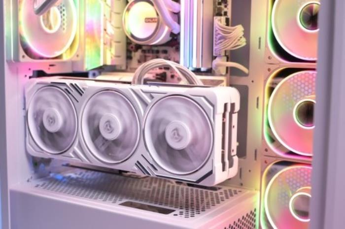 支持DLSS4，影馳 RTX 5080 金屬大師OC評測
