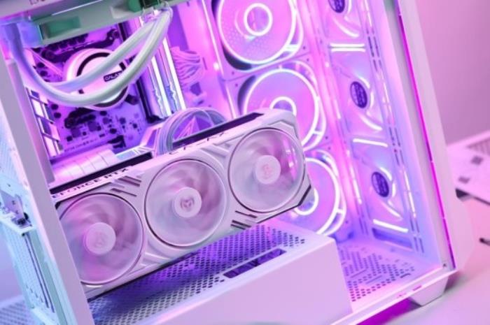 支持DLSS4，影馳 RTX 5080 金屬大師OC評測