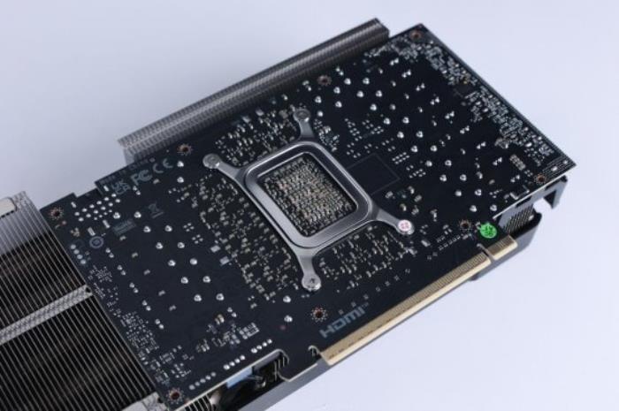 支持DLSS4，影馳 RTX 5080 金屬大師OC評測
