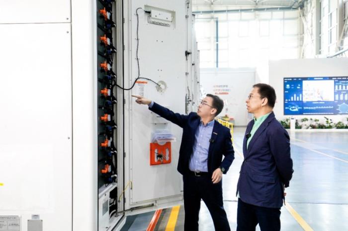 解碼新能源黑科技！《張朝陽的物理課》走進陽光電源