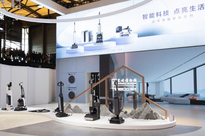 添可品牌大使陳赫現(xiàn)身AWE2025展區(qū)，實(shí)力種草芙萬洗地機(jī)，直呼