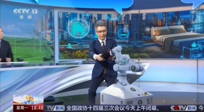 云跡科技復(fù)合多態(tài)機(jī)器人亮相央視新聞頻道 服務(wù)智能體展現(xiàn)智能生活新圖景