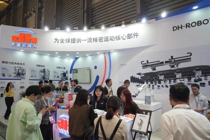 大寰機器人亮相慕尼黑上海電子生產(chǎn)設(shè)備展，智能制造引領(lǐng)行業(yè)新風(fēng)向