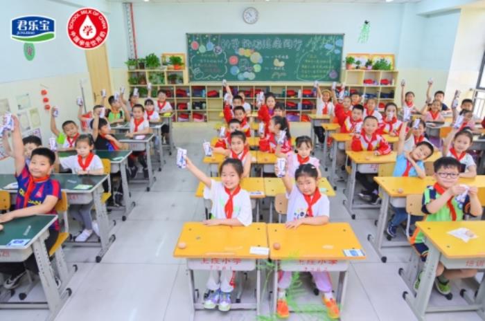 君樂寶以高品質(zhì)學(xué)生奶護航青少年成長，助力“神獸”歸籠營養(yǎng)升級