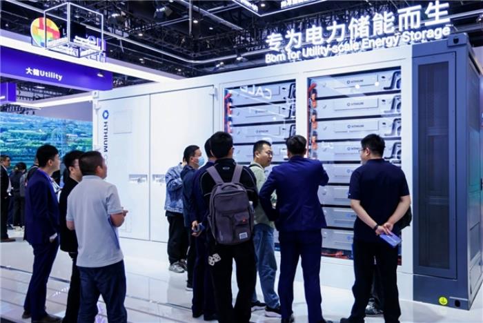 海辰儲能∞Cell 587Ah電池登場 或?qū)⒊蔀榇笕萘績δ茈姵爻叽缧聵藴? title=