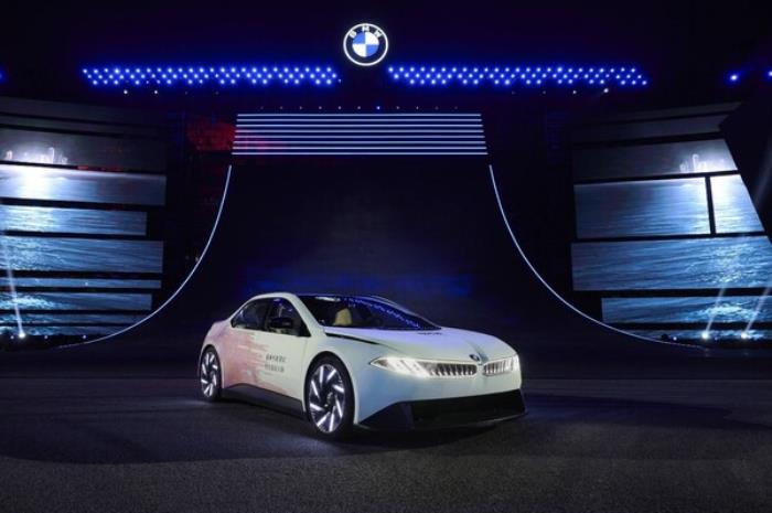 唯有掌控，方有駕趣：BMW新世代駕趣概念車首次亮相上海，亮劍電動時代巔峰掌控力