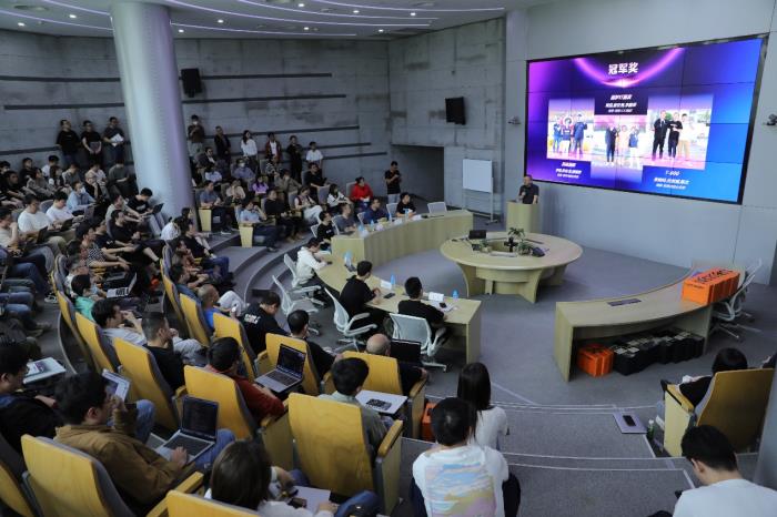 2025新浪集團(tuán)Hackathon大賽落幕，極客精神點(diǎn)燃AI Coding創(chuàng)新引擎