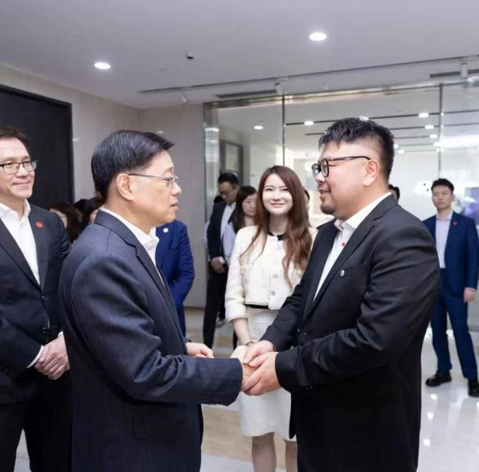 中國香港特區(qū)行政長官李家超率團訪問浙江，蒞臨強腦科技考察調(diào)研