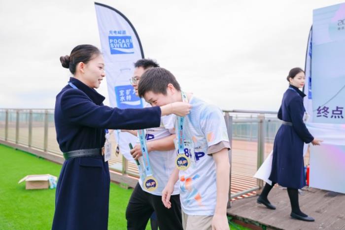 從17歲到59歲！萬物梁行2025垂直馬拉松嘉年華廈門站火熱開跑