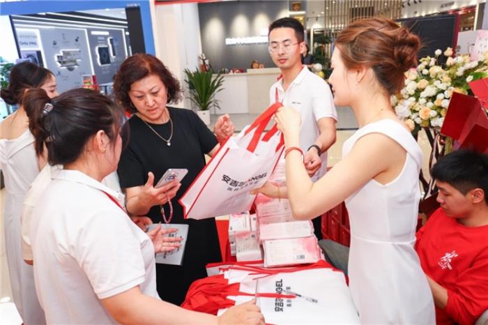 安吉爾亞洲一號店盛大開業(yè)：立足家裝潮流高地，引領(lǐng)凈水消費新趨勢