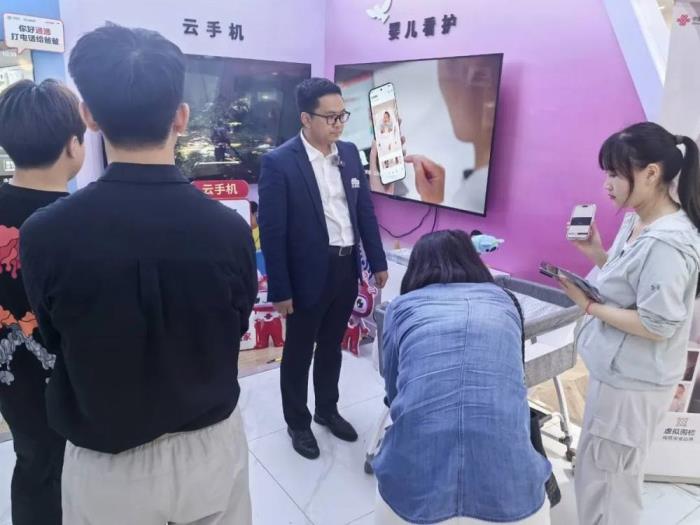 華為G7寶寶看護(hù)器首次亮相山東聯(lián)通，用AI開啟家庭育兒新體驗(yàn)