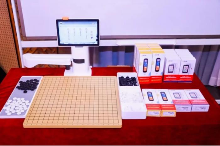 注入科技動(dòng)能，打開智慧之窗——“阿爾法蛋AI公益”情暖深圳同澤學(xué)校