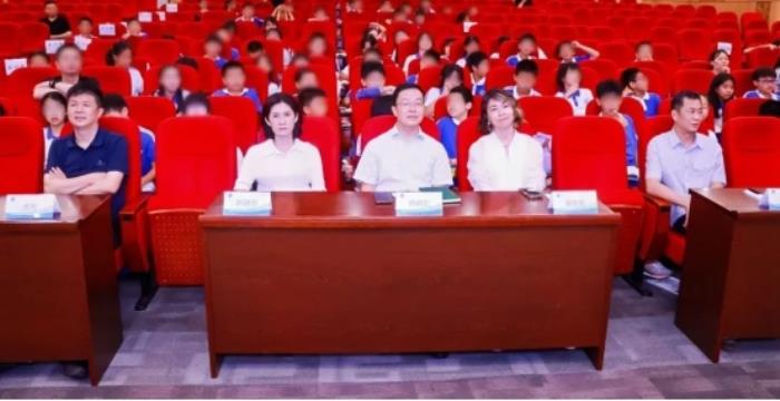 注入科技動(dòng)能，打開智慧之窗——“阿爾法蛋AI公益”情暖深圳同澤學(xué)校