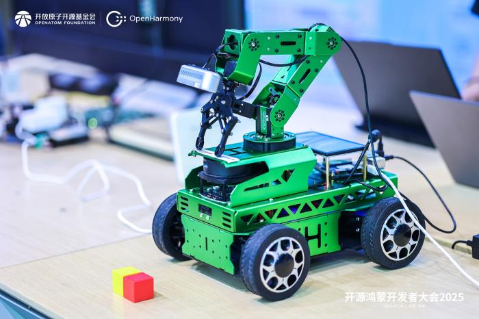 “端側(cè)操作系統(tǒng)+AI”浪潮來(lái)臨 開源鴻蒙加速布局AI全棧能力體系