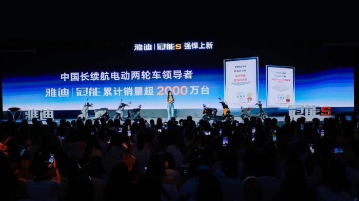 2000萬(wàn)用戶(hù)的選擇！雅迪冠能以“三年真質(zhì)保+全場(chǎng)景續(xù)航”贏(yíng)得信賴(lài)