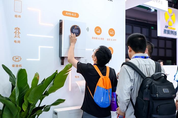 AI賦能，智啟未來丨昱能科技攜全場景智慧光儲解決方案重磅亮相SNEC！
