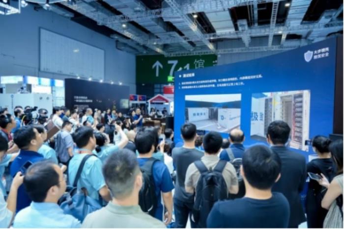 直擊SNEC丨全球首次開門燃燒試驗成功，海辰儲能用極限測試定義儲能安全新標桿