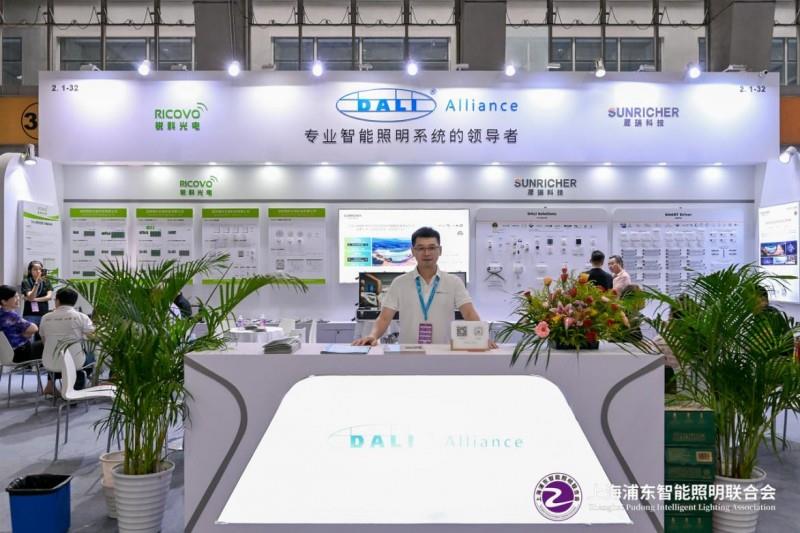 2025 廣州建博會(huì)盛大啟幕，上海浦東智能照明聯(lián)合會(huì)攜手共筑智能照明新輝煌