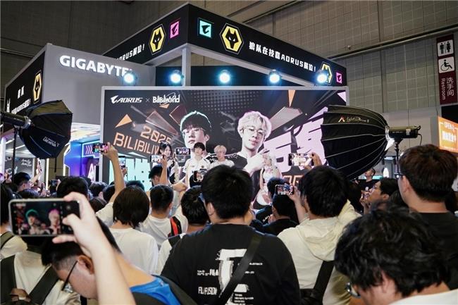 BW2025雕宅首日狂歡，技嘉AORUS夢想主場引爆電競狂潮